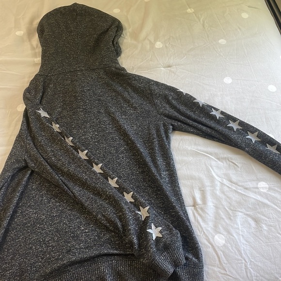 Super cute and comfy zip up. Preppy and jappy. Wear on stars displayed. - Picture 8 of 8